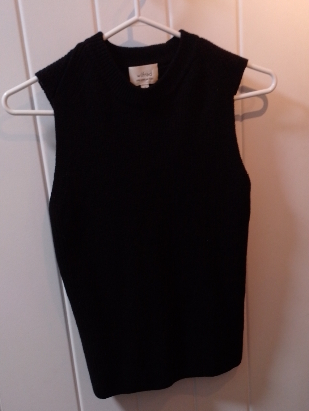 Wilfred Black 100% Wool Sleeveless Knit Sweater Vest With Open Back